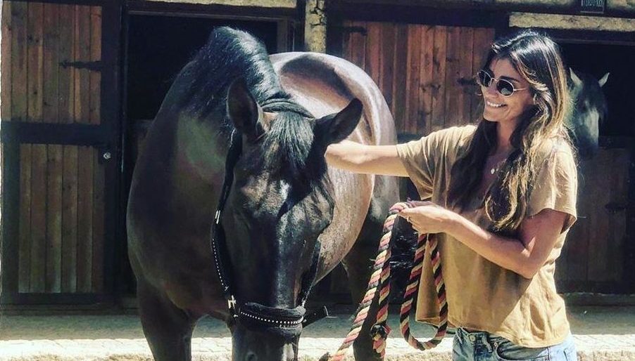 Isabel Figueira volta a andar de cavalo, após queda na adolescência