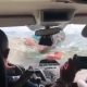 Video: Dono de restaurante destrói carro de turistas após critica negativa