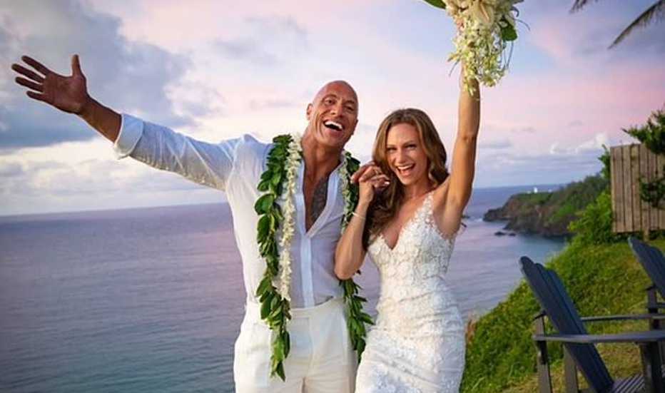 Dwayne &#8216;The Rock&#8217; Johnson casou com &#8220;amor de longa data&#8221; em cerimónia havaiana deslumbrante
