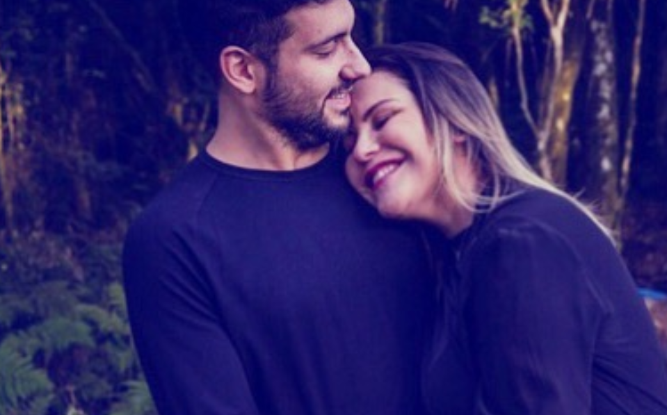 &#8220;O amor é lindo&#8221;: Katia Aveiro partilha beijo apaixonado com o namorado