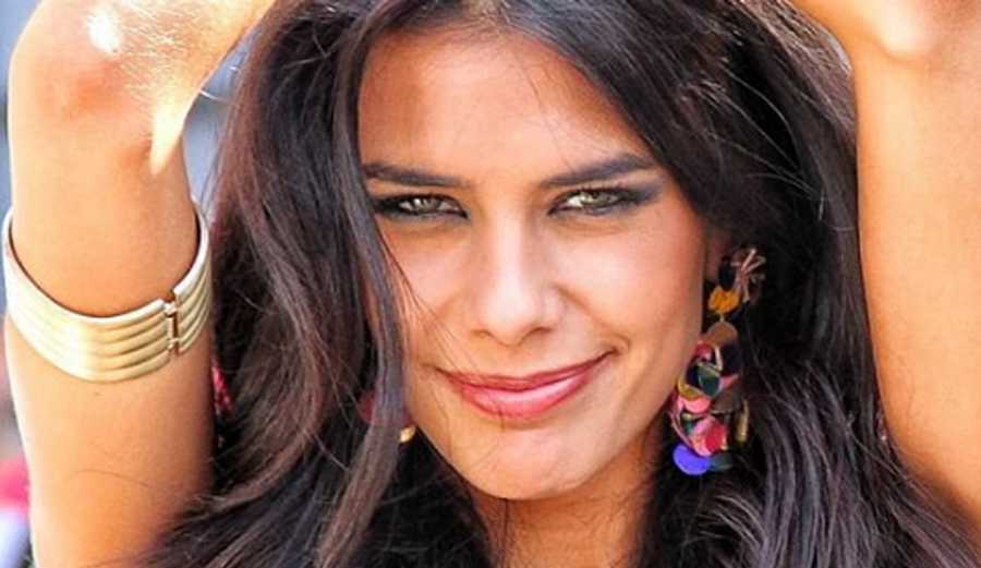Isabela Valadeiro aquece as redes sociais com foto em biquíni: &#8220;Maravilhosa&#8230;&#8221;