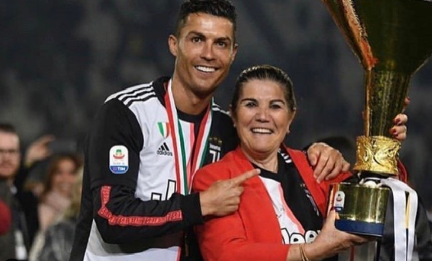 Cristiano Ronaldo proibiu a mãe de ver os seus jogos