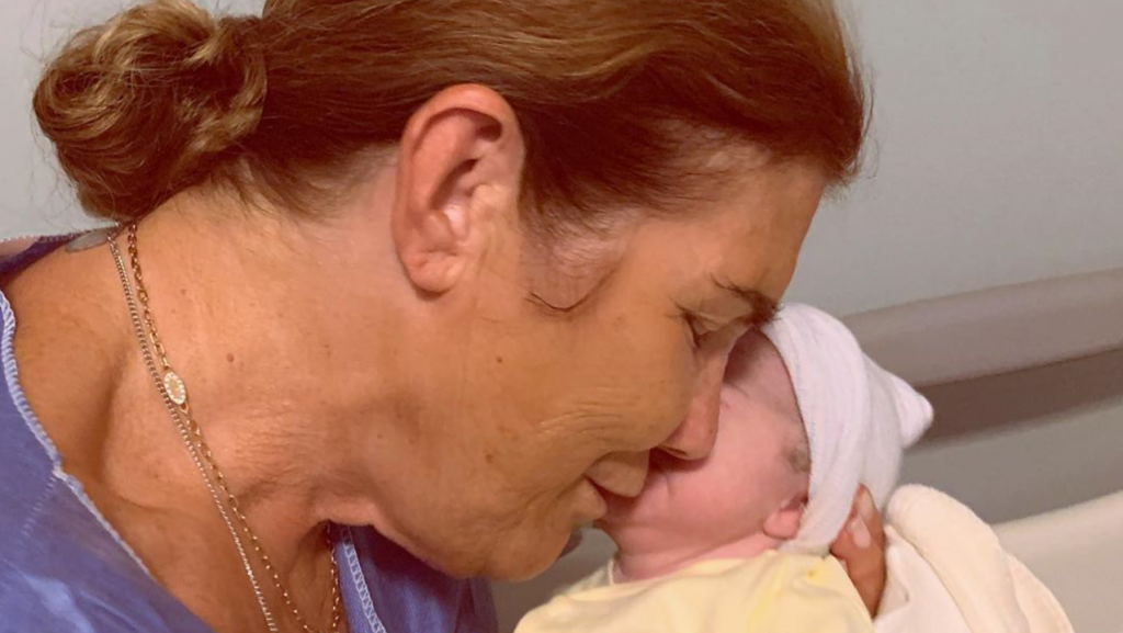Dolores Aveiro partilha foto ternurenta com neta bebé