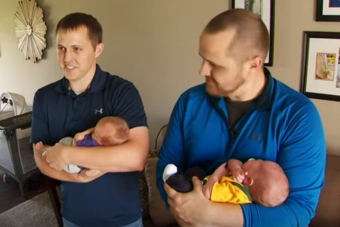 Video: Irmãos gémeos idênticos foram pais de dois meninos no mesmo dia