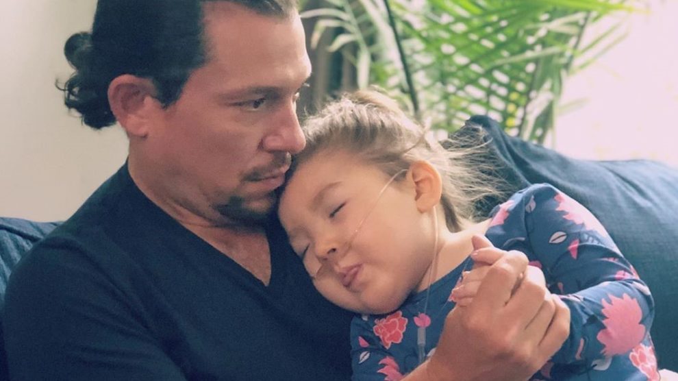 Ator Miguel Cervantes chora morte da filha de três anos: &#8220;O silêncio é ensurdecedor&#8230;&#8221;