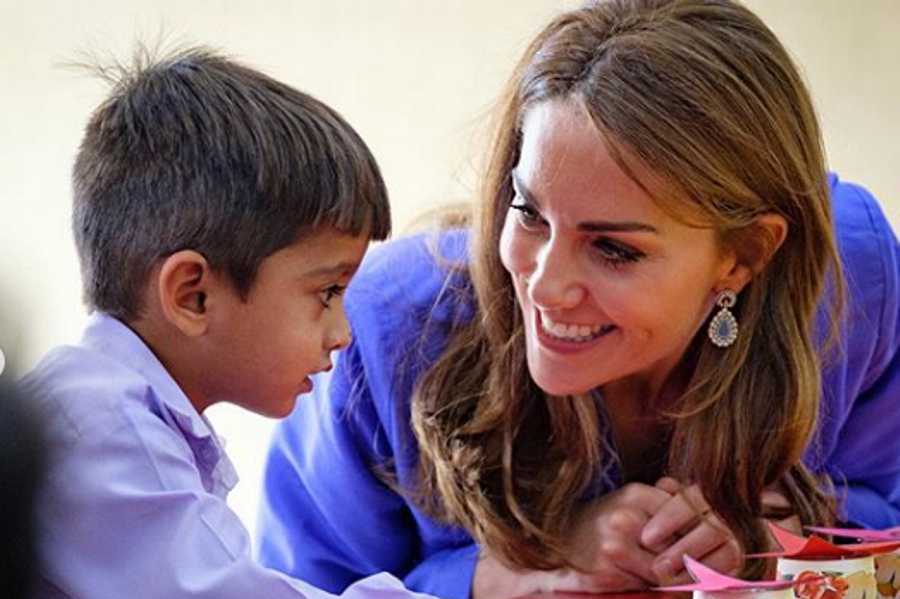 Kate Middleton faz &#8220;homenagem&#8221; a Diana durante visita ao Paquistão