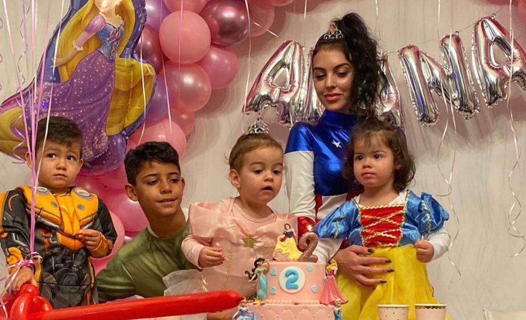 Alana faz dois anos: Cristiano Ronaldo partilha imagens da festa da filha
