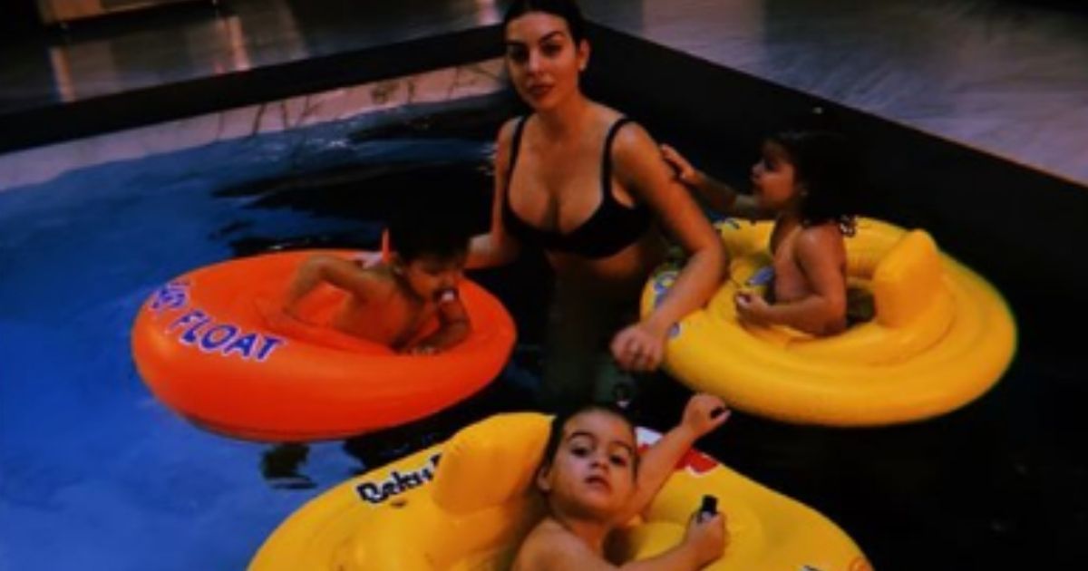 Video: Georgina Rodríguez diverte-se na piscina com os &#8220;bebés&#8221; da casa