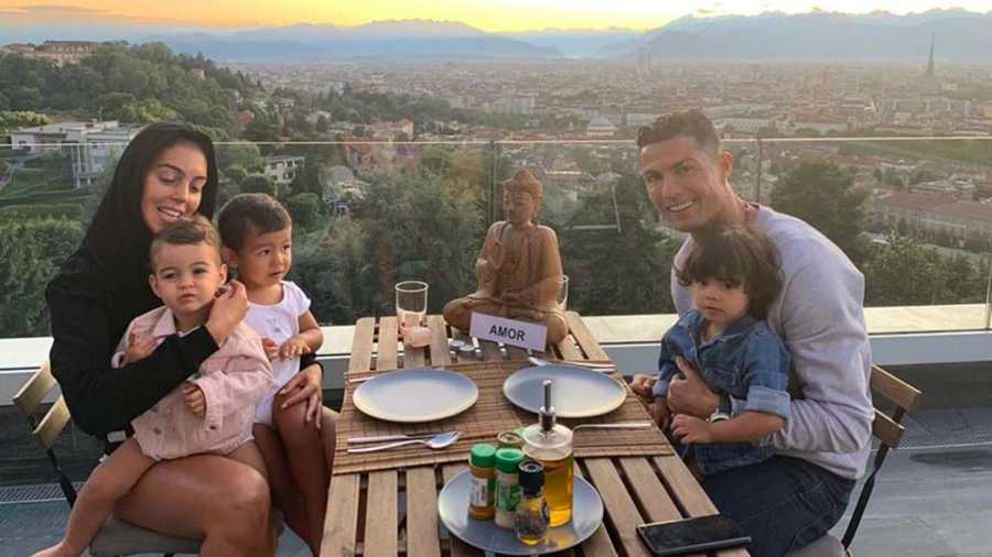 Vizinha de Cristiano Ronaldo revela pormenores da vida da família em Turim: &#8220;Um vizinho ideal&#8230;&#8221;