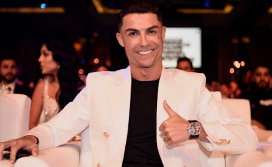 Cristiano Ronaldo usou &#8220;look&#8221; milionário para receber prémio. Saiba quanto custam os diamantes de CR7