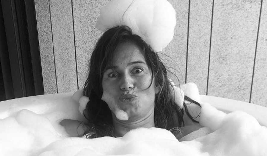A desfrutar, Cláudia Vieira mostra-se descontraída em banho de espuma: &#8220;O que eu precisava&#8230;&#8221;