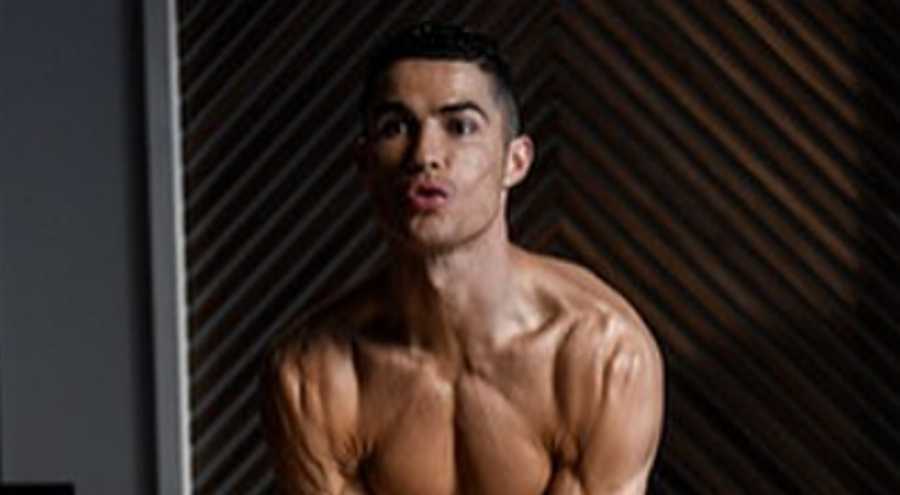 Cristiano Ronaldo mostra &#8220;todos os músculos&#8221; numa fotografia impressionante: &#8220;Treino da manhã&#8230;&#8221;