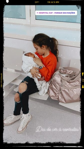No hospital, Cláudia Vieira revela momento bonito entre as filhas