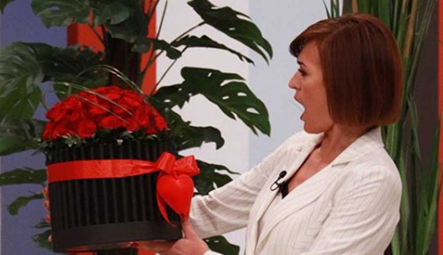 Fátima Lopes recebe flores em directo, e revela quem as &#8220;enviou&#8221;