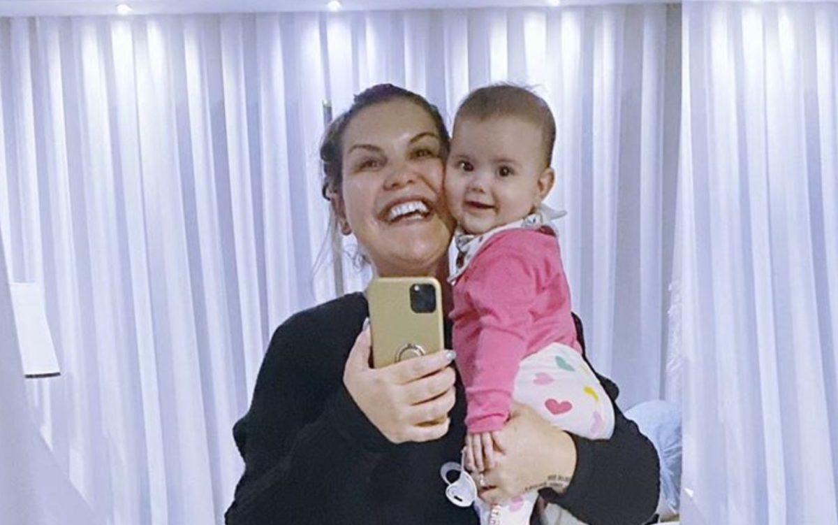 Mãe babada, Katia Aveio revela: &#8220;O primeiro dente da Valentina&#8230;&#8221;