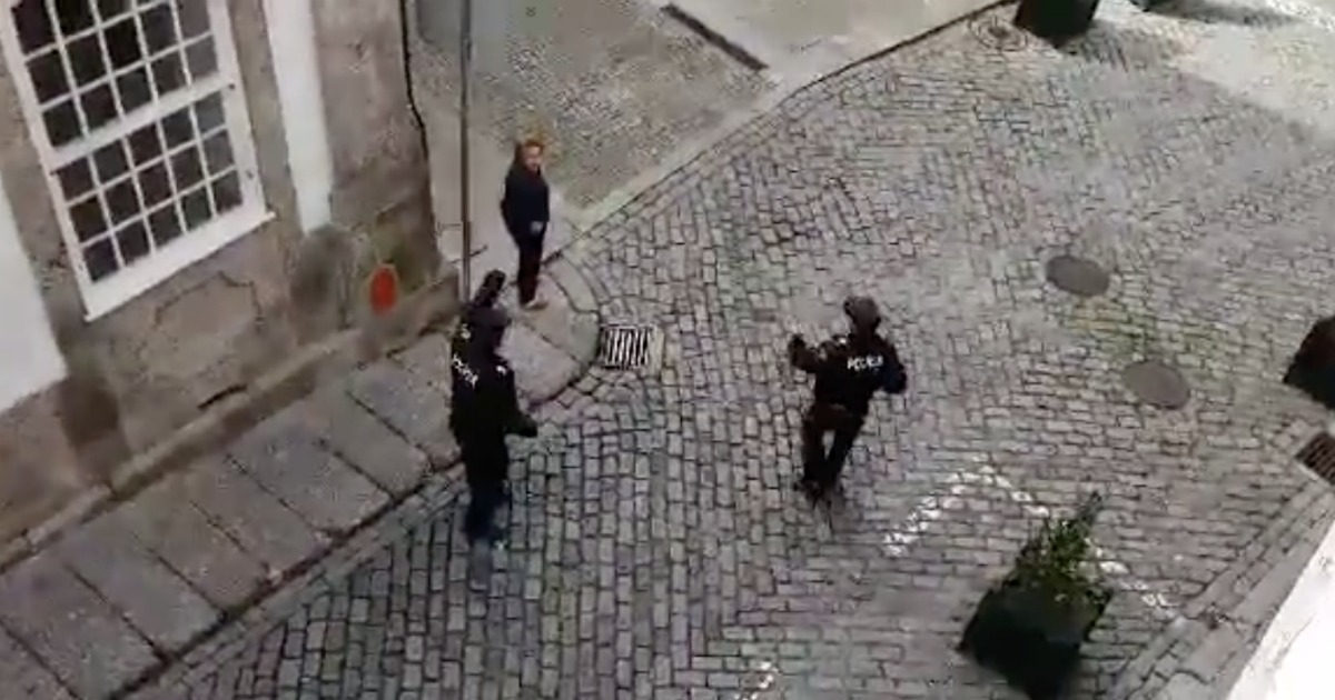 Video: Polícia desespera com idosa que recusa ir para casa em Guimarães
