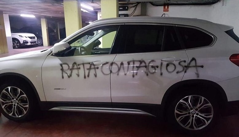 Carro de médica vandalizado em Espanha: &#8220;Rata contagiosa&#8230;&#8221;