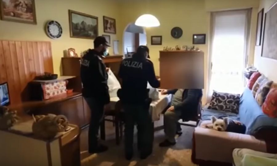 Polícia leva compras a idoso que ligou para o 112 por não ter o que comer