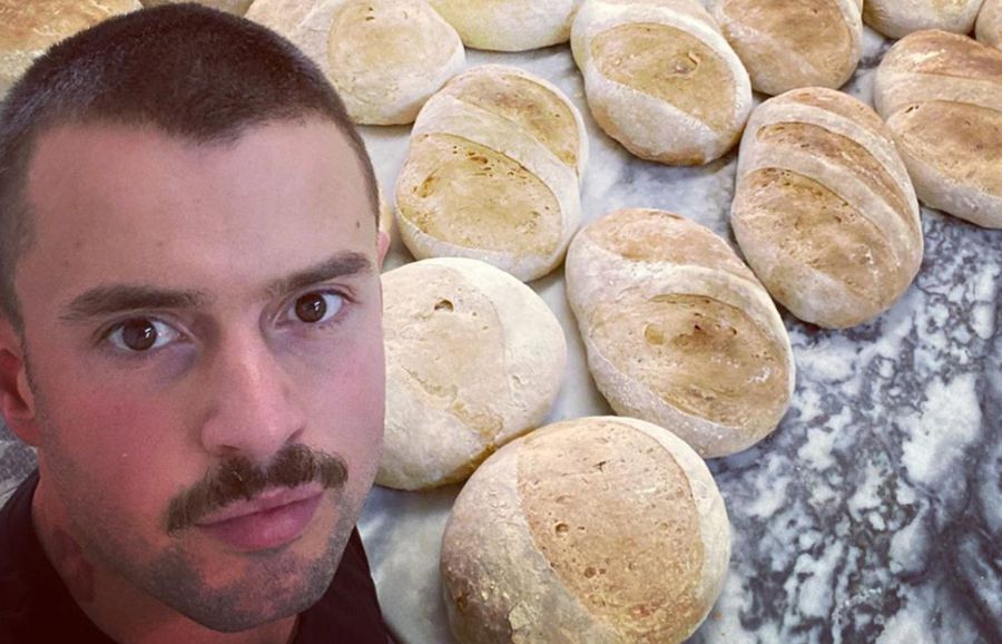 Marco Costa faz pão para ajudar quem mais precisa e lança desafio