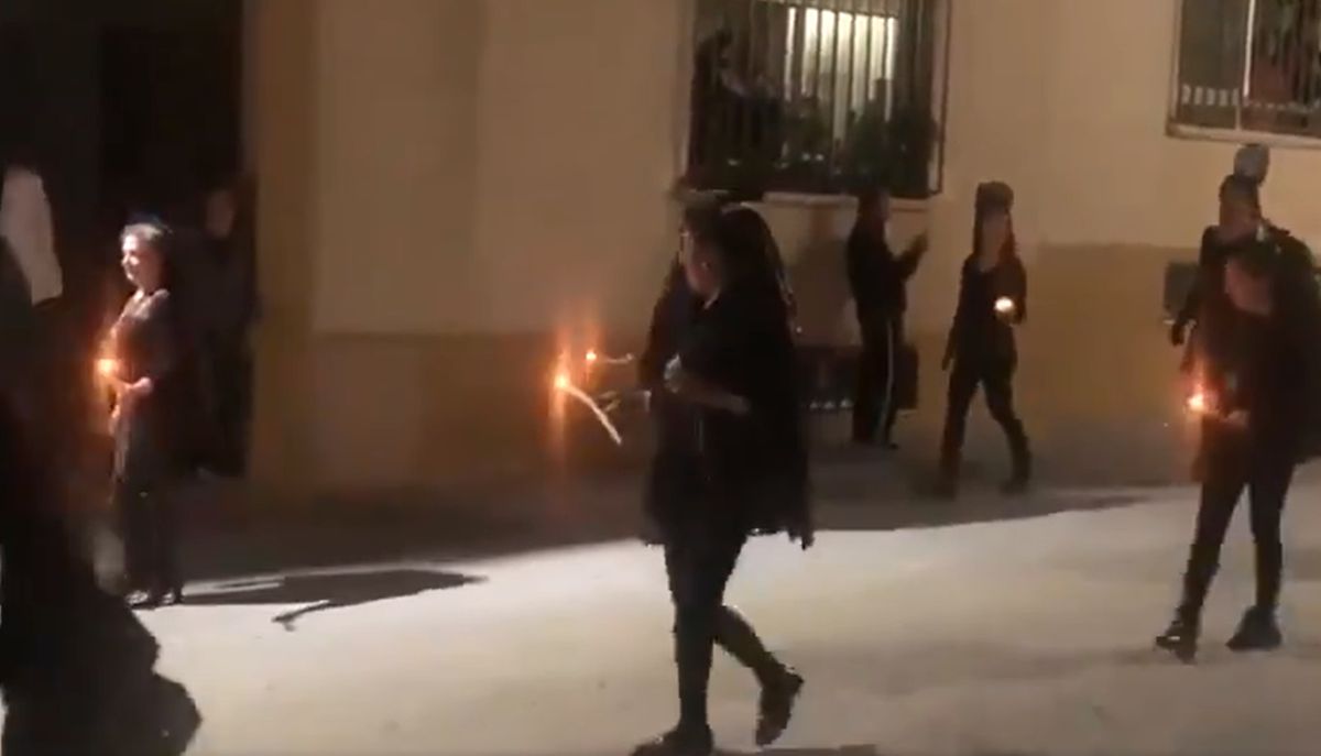 Video: Grupo de mulheres faz procissão em Espanha. Videos geraram indignação