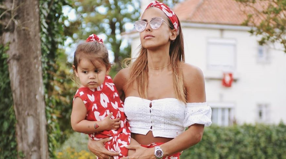 Carolina Patrocínio mostra a filha mais nova de viseira (bastante original)