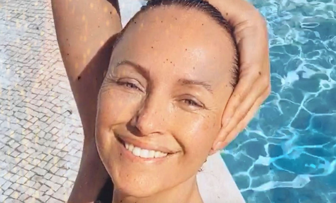 Na piscina, Marisa Cruz deslumbra em fato de banho: &#8220;Beleza natural&#8221;