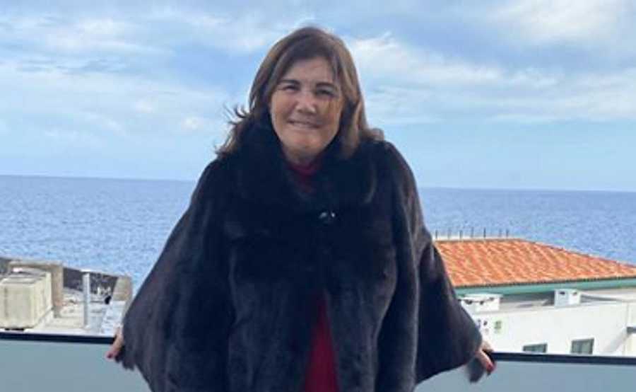 Dolores Aveiro mostra-se de casaco de pelo e fãs atiram: &#8220;Está a nevar na Madeira?&#8221;
