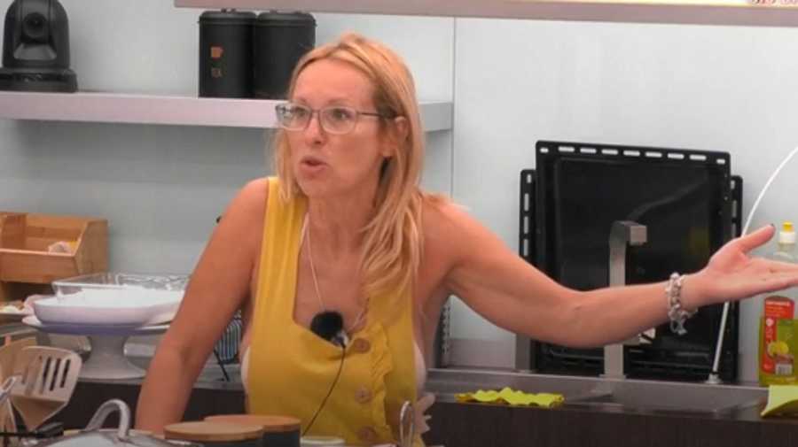Big Brother: Teresa insultada após gritos do exterior. Concorrente dá resposta: &#8220;Vá para casa lavar a roupa..&#8221;