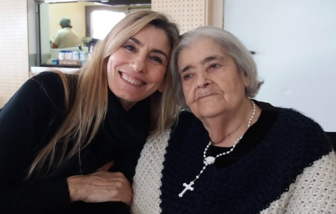 Mila Ferreira está de luto. Cantora perdeu a mãe, aos 87 anos
