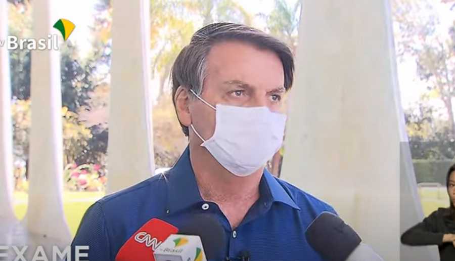 Video: Bolsonaro retira a máscara em frente aos jornalistas para mostrar que &#8220;está bem&#8221;