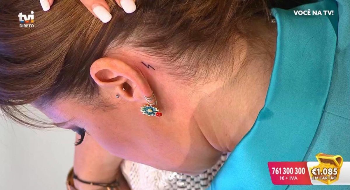 Maria Botelho Moniz faz tatuagem em direto no &#8220;Você na TV&#8221;