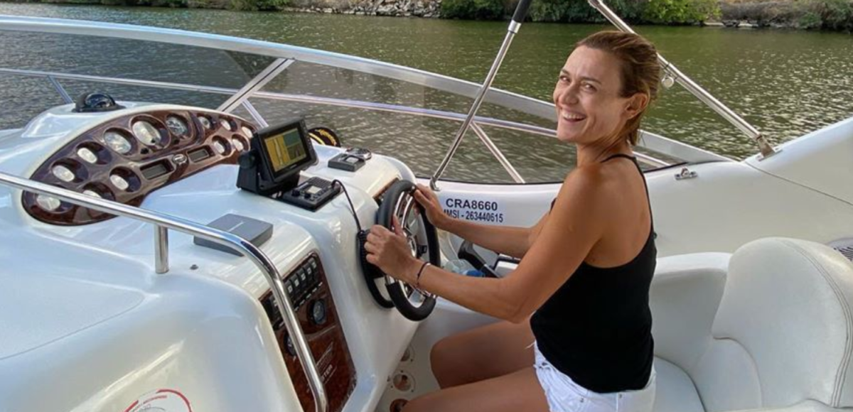 Fátima Lopes diverte-se em passeio de barco no Douro