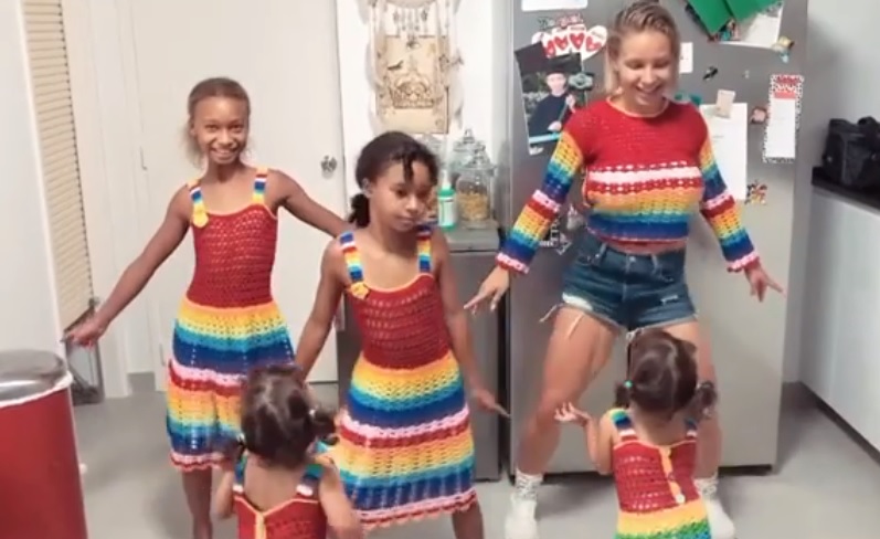 Video: Vestidas de igual, Luciana Abreu dança com as 4 filhas: &#8220;Que família linda❤️&#8221;