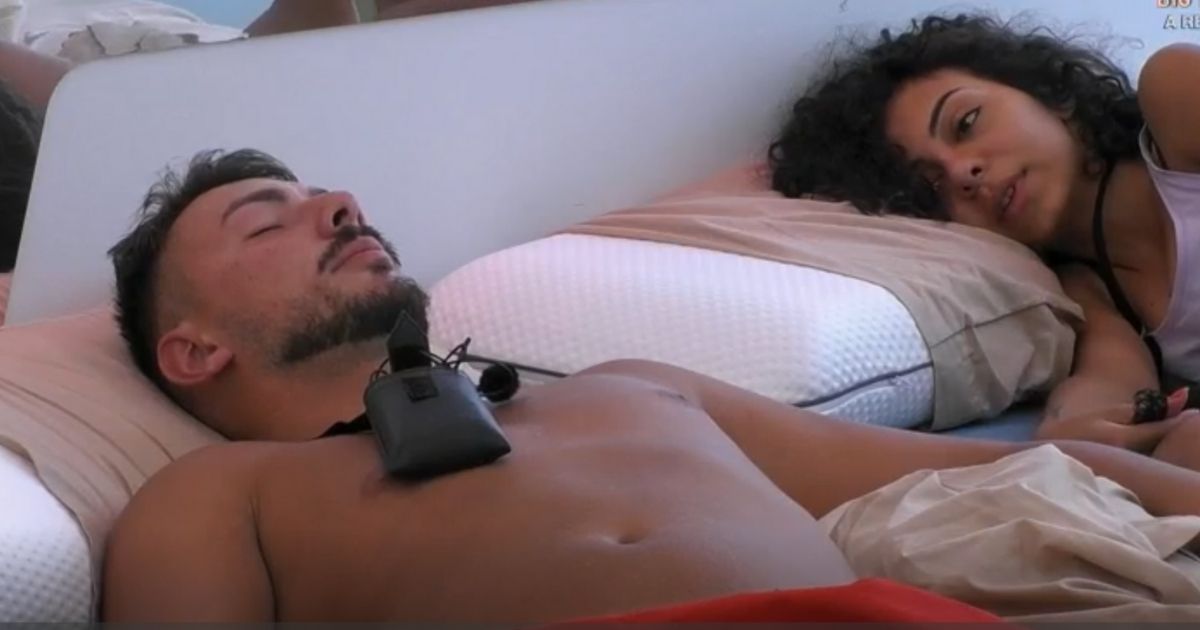 Big Brother: Jéssica Fernandes e Renato dormiram juntos: &#8220;Está tanto calor aqui&#8230;&#8221;