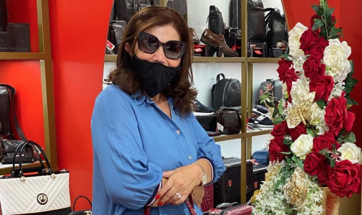 Dolores Aveiro surge com máscara mal colocada e é alertada: &#8220;Nariz de fora, mau exemplo&#8221;
