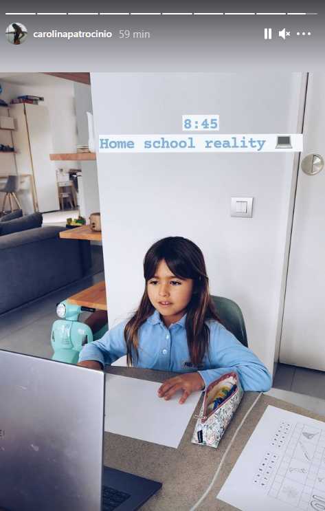 Carolina Patrocínio mostra filha a ter aulas em casa: &#8220;Nova realidade&#8230;&#8221;