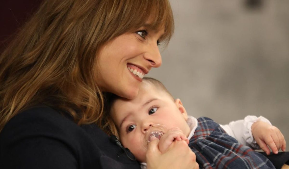 Sara Prata leva filha bebé a programa de televisão pela primeira vez