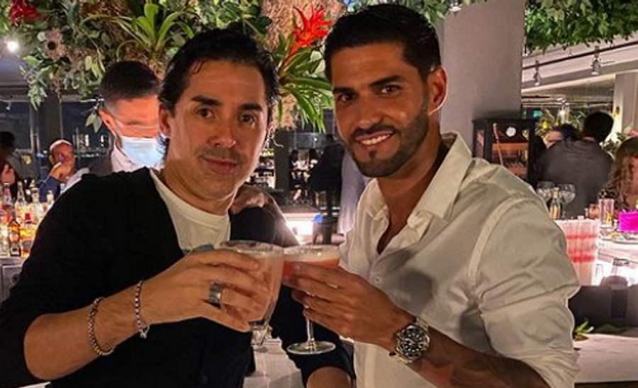 Quinaz e Pedro Soá mostram-se em restaurante e &#8220;apanham&#8221; Cristiano Ronaldo