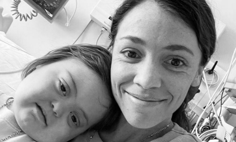 Filha de influencer Terah Jones morre vítima de cancro. Tinha 5 anos
