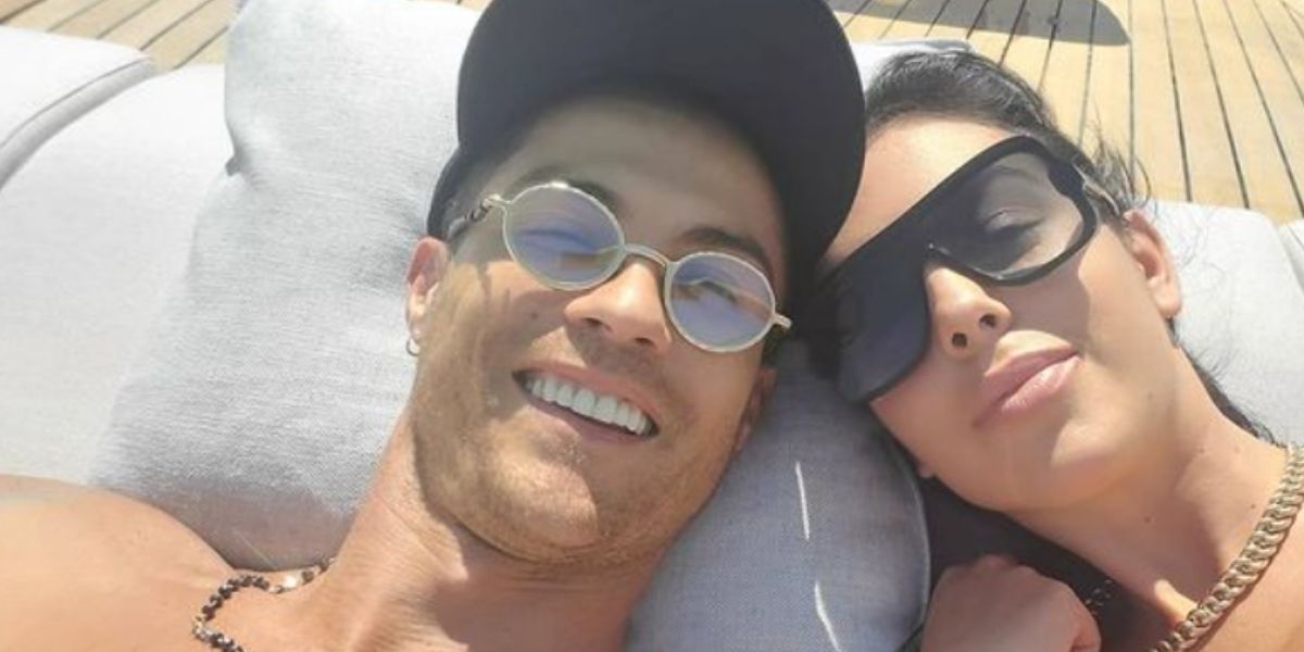 Cristiano Ronaldo e Georgina mostram-se de férias em família no seu iate milionário