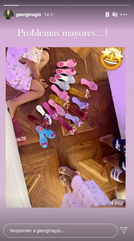 Que princesas! Georgina Rodríguez mostra &#8220;coleção&#8221; de sapatos das filhas