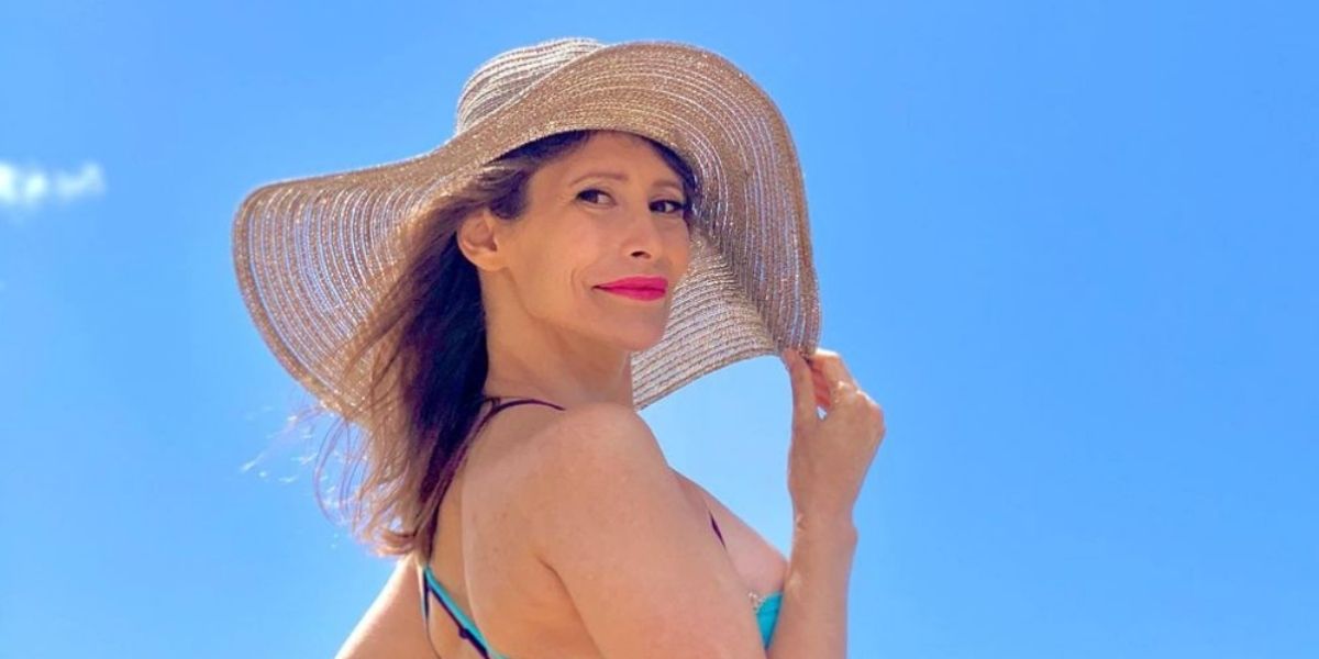 Sónia Brazão encanta com nova foto na praia: “Woww!.. Maravilhosa…”