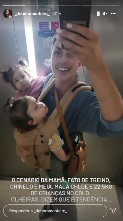 Débora Monteiro mostra-se no elevador com as filhas: &#8220;22,5 kg de crianças&#8221;