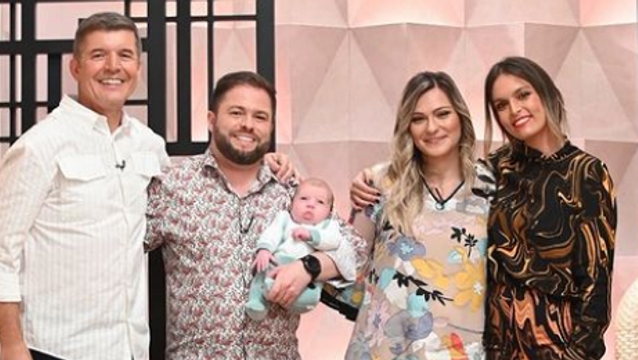 Após entrevista emotiva, Tatiana de “Casados” agradece carinho e recebe visita especial: “Que surpresa…”