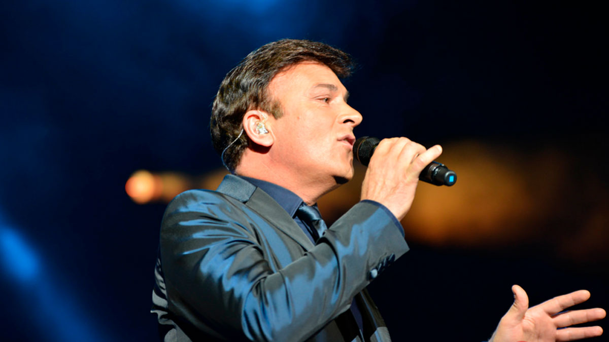 Tony Carreira partilha vídeo arrepiante do concerto no Porto e agradece ao público: &#8220;Noite inesquecível&#8230;&#8221;