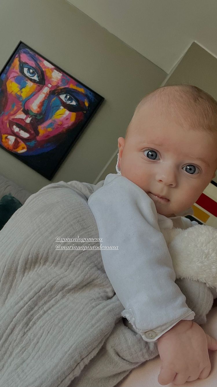 Que amor! Filha de Maria Cerqueira Gomes mostra rosto da &#8220;mana&#8221; bebé e encanta