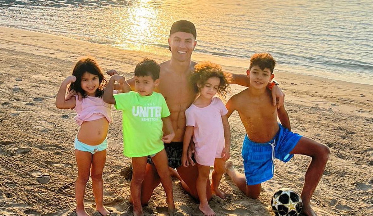 Orgulhoso, Cristiano Ronaldo deixa &#8220;mensagem&#8221; aos quatro filhos: &#8220;Para mais tarde recordar&#8230;&#8221;