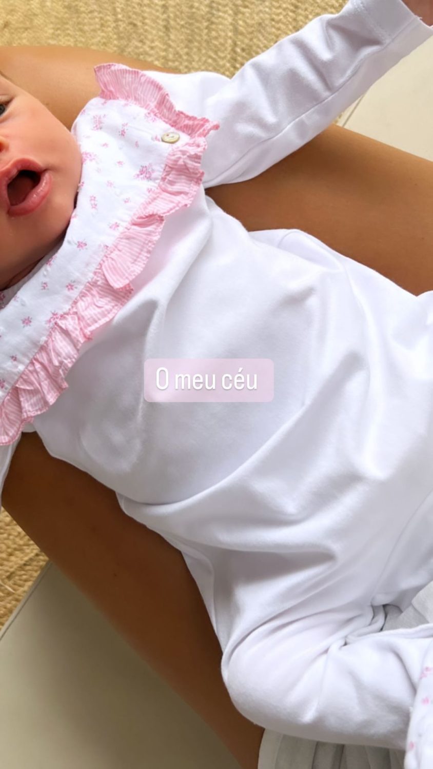 Catarina Gouveia partilha (nova) fotografia da filha bebé e declara-se: “O meu céu…”