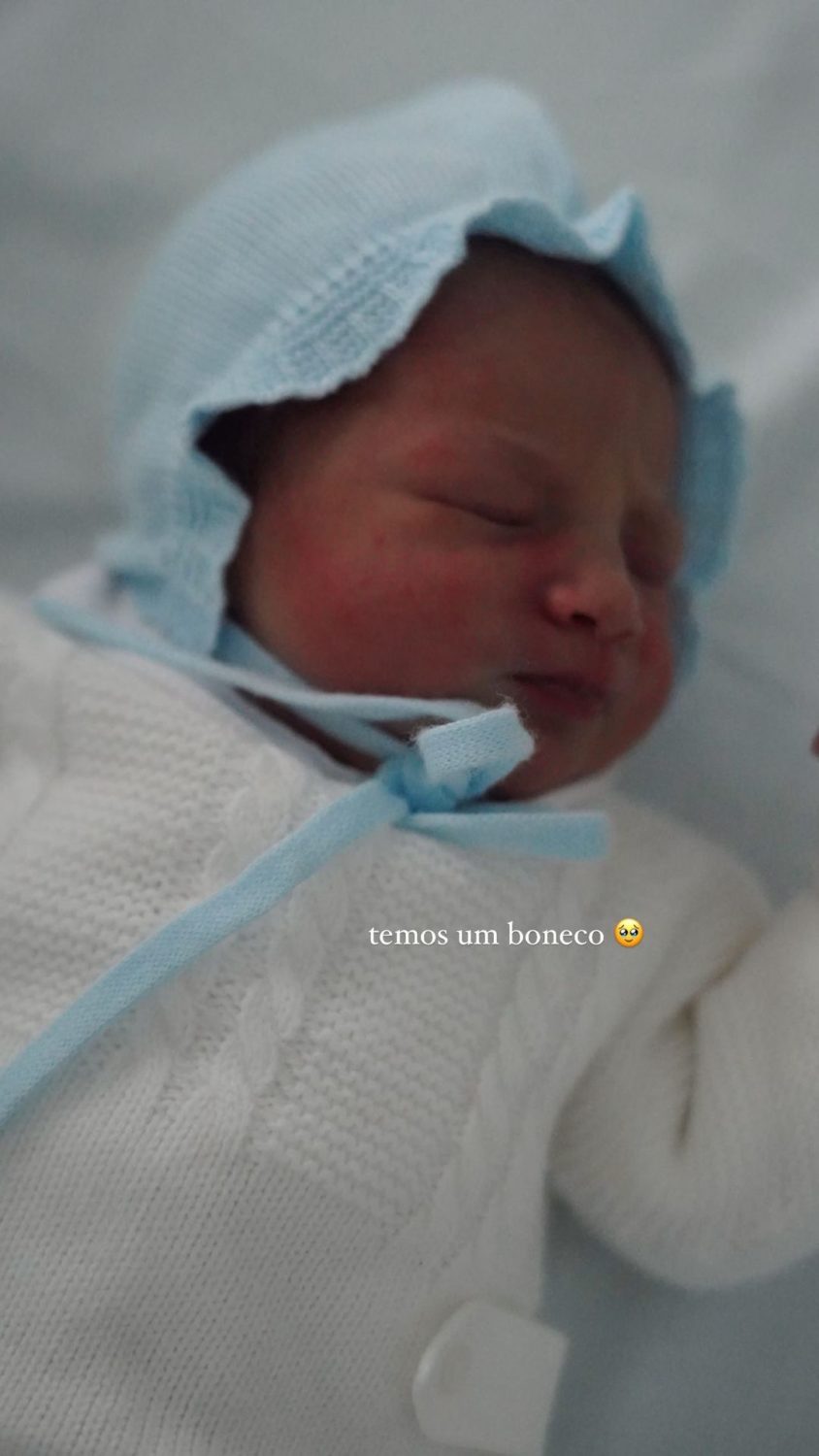 Francisco Garcia revela novas fotos do filho recém-nascido: &#8220;Temos um boneco&#8230;&#8221;