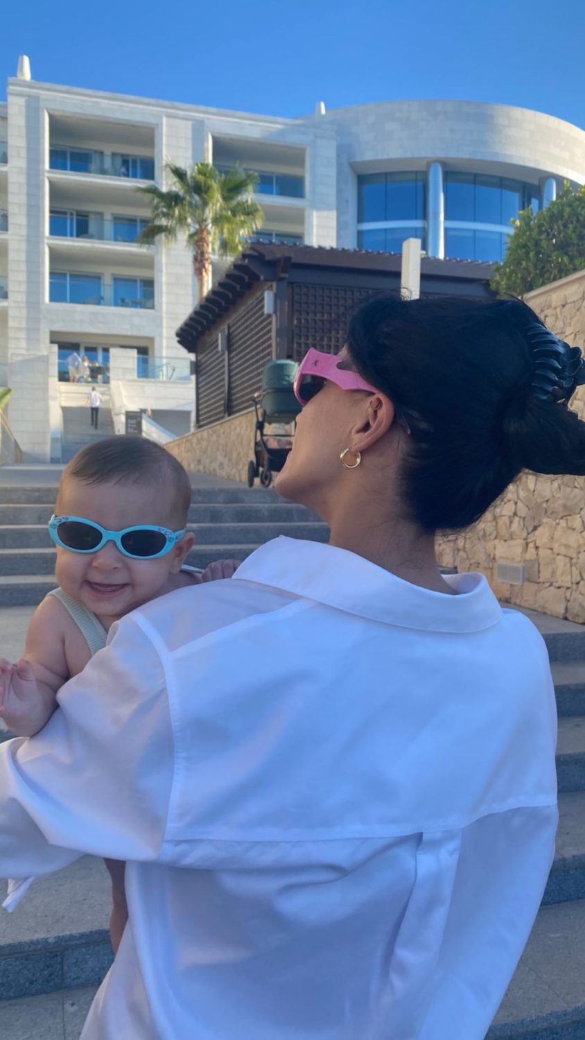 Oh que amor! Ana Moura revela rara foto da filha (com óculos de sol) e encanta